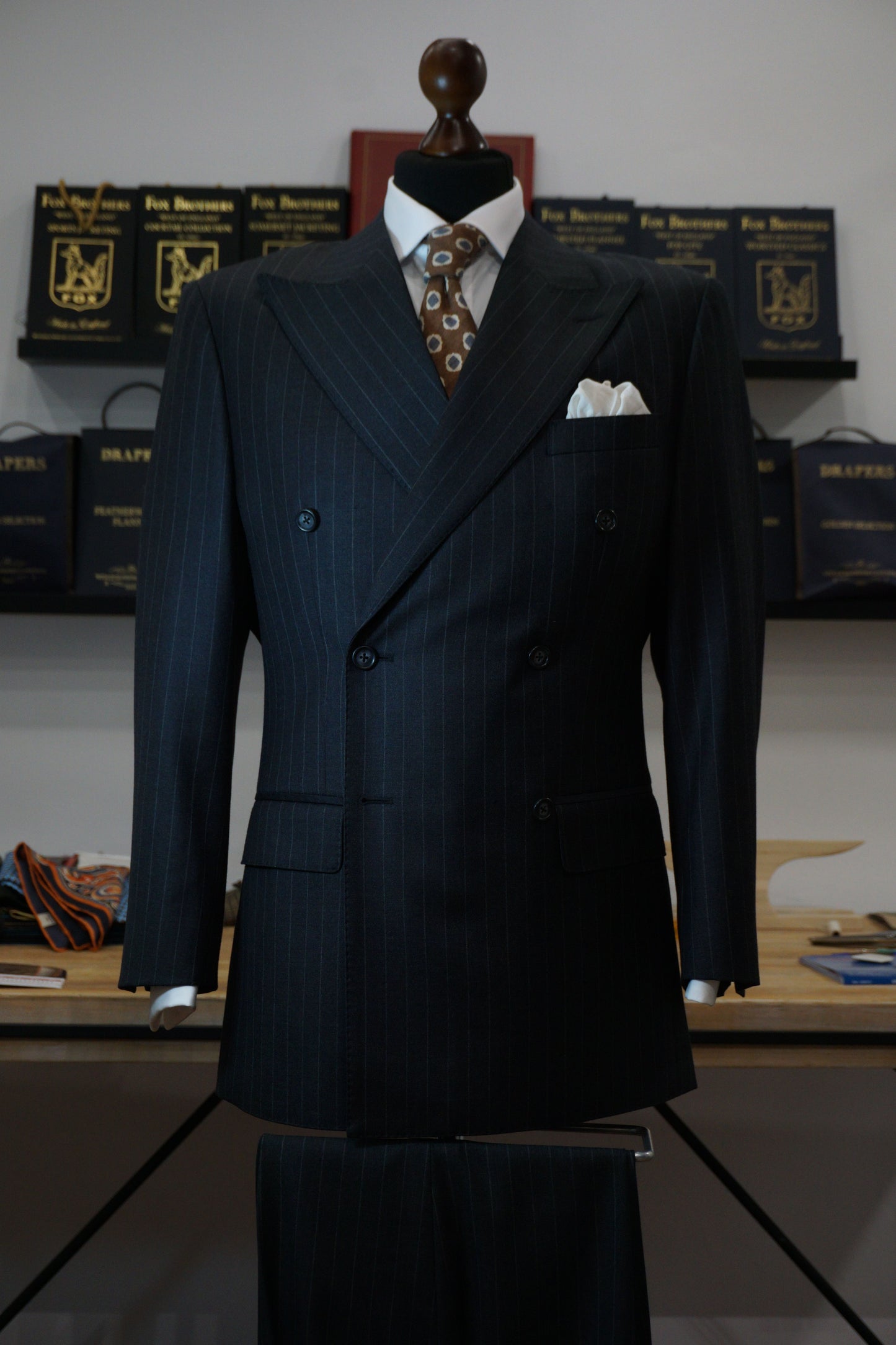 TRAJE CRUZADO RAYA DIPLOMÁTICA VITALE BARBERIS