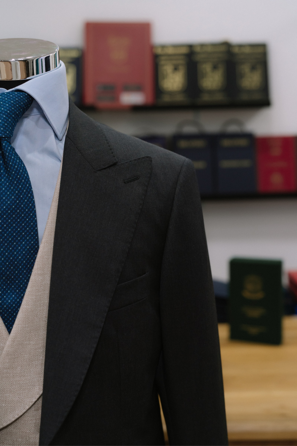 CLASSIC MORNING SUIT WITH BEIGE WAISTCASE