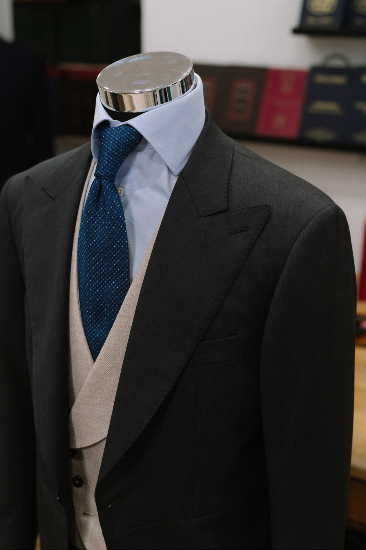 CLASSIC MORNING SUIT WITH BEIGE WAISTCASE