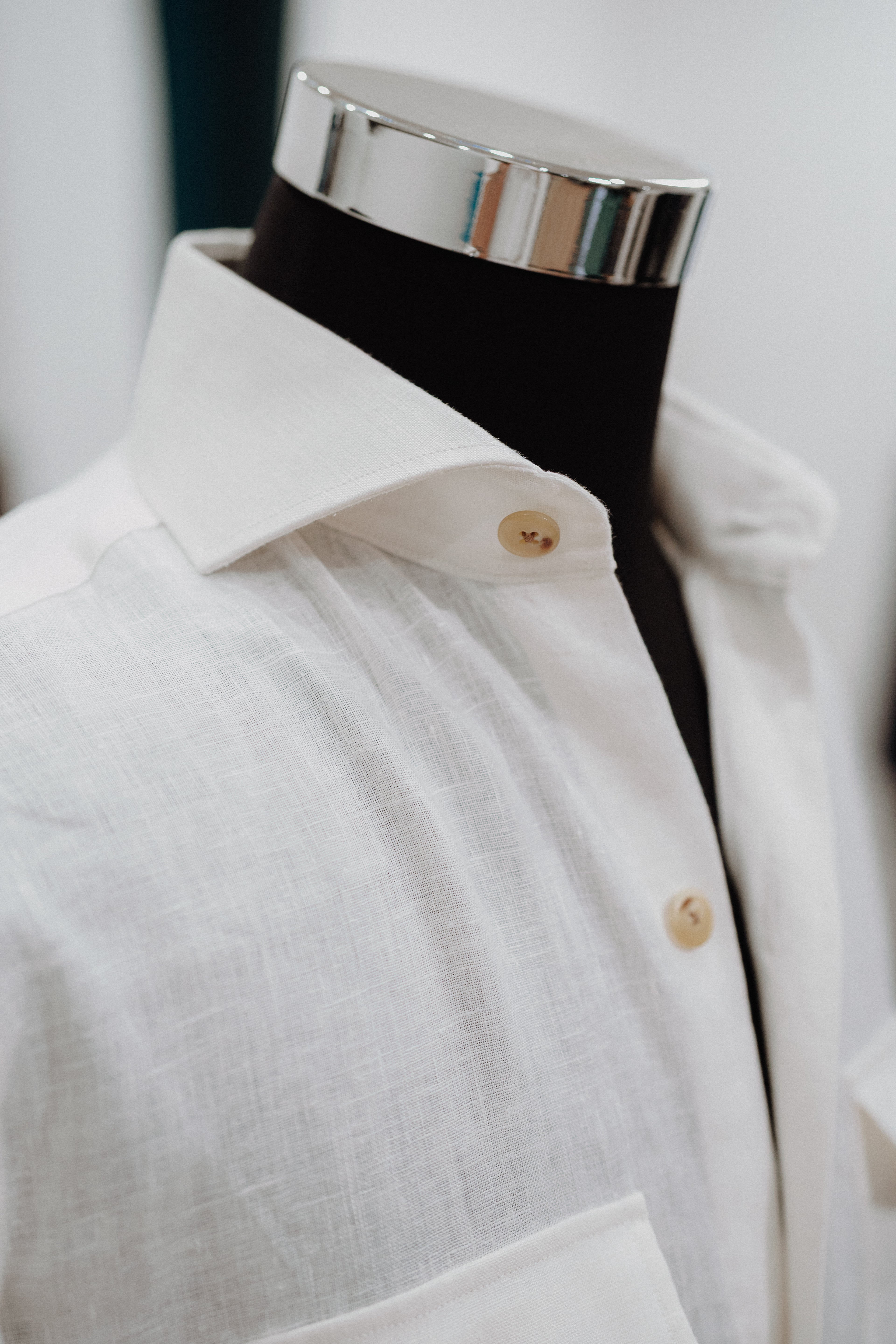 Camisa Blanca con Bolsillos en Pecho en Lino