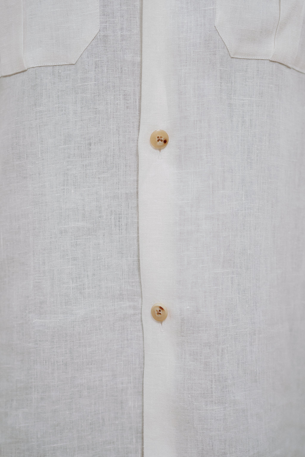 Camisa Blanca con Bolsillos en Pecho en Lino