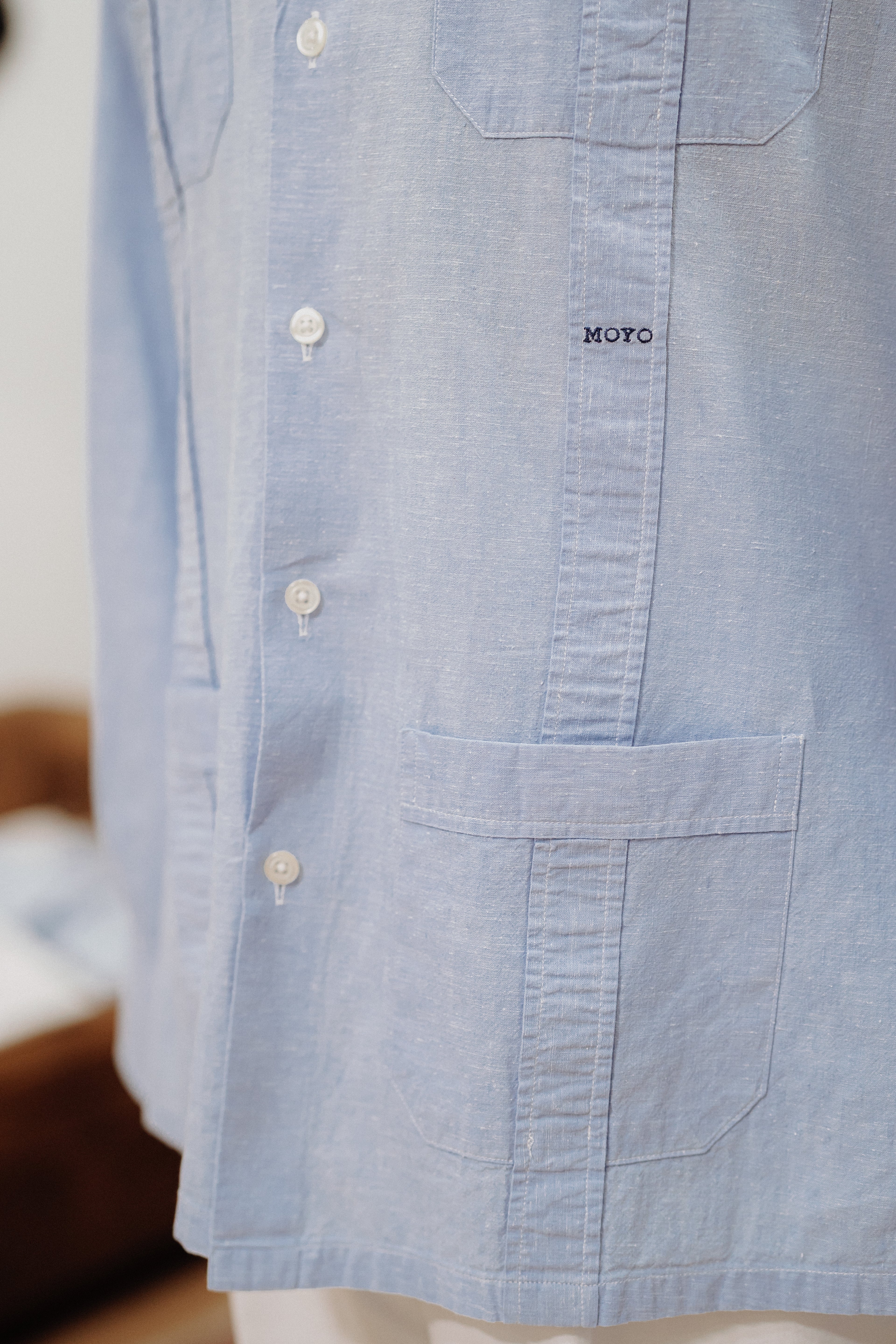 Guayabera Cubana Celeste en Lino y Algodón