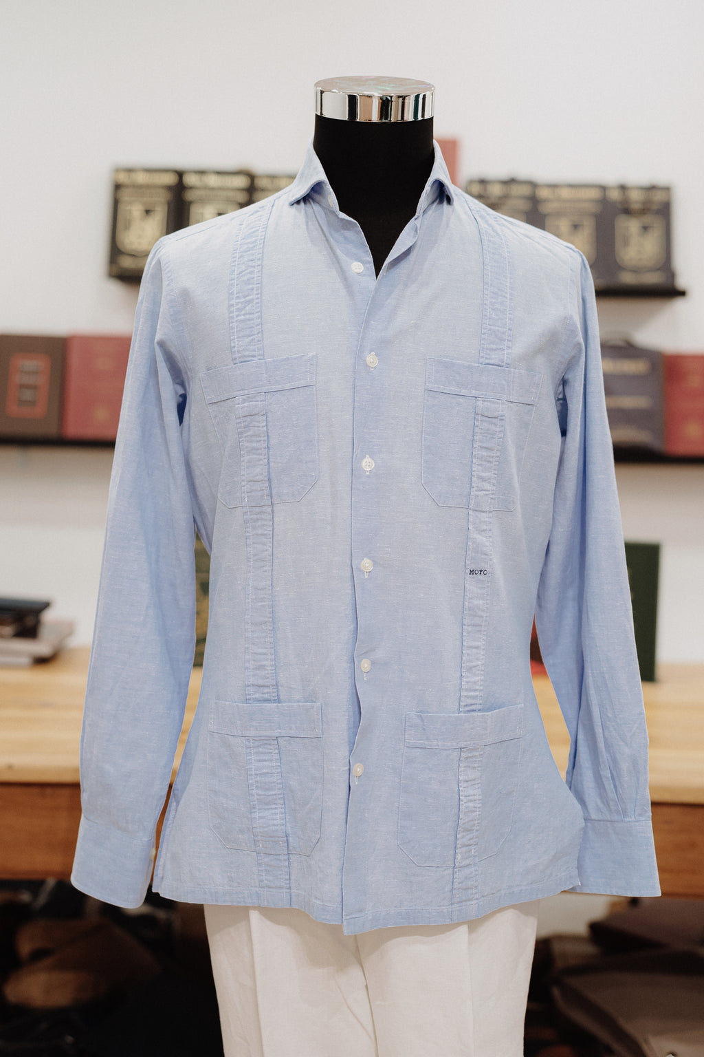 Guayabera Cubana Celeste en Lino y Algodón