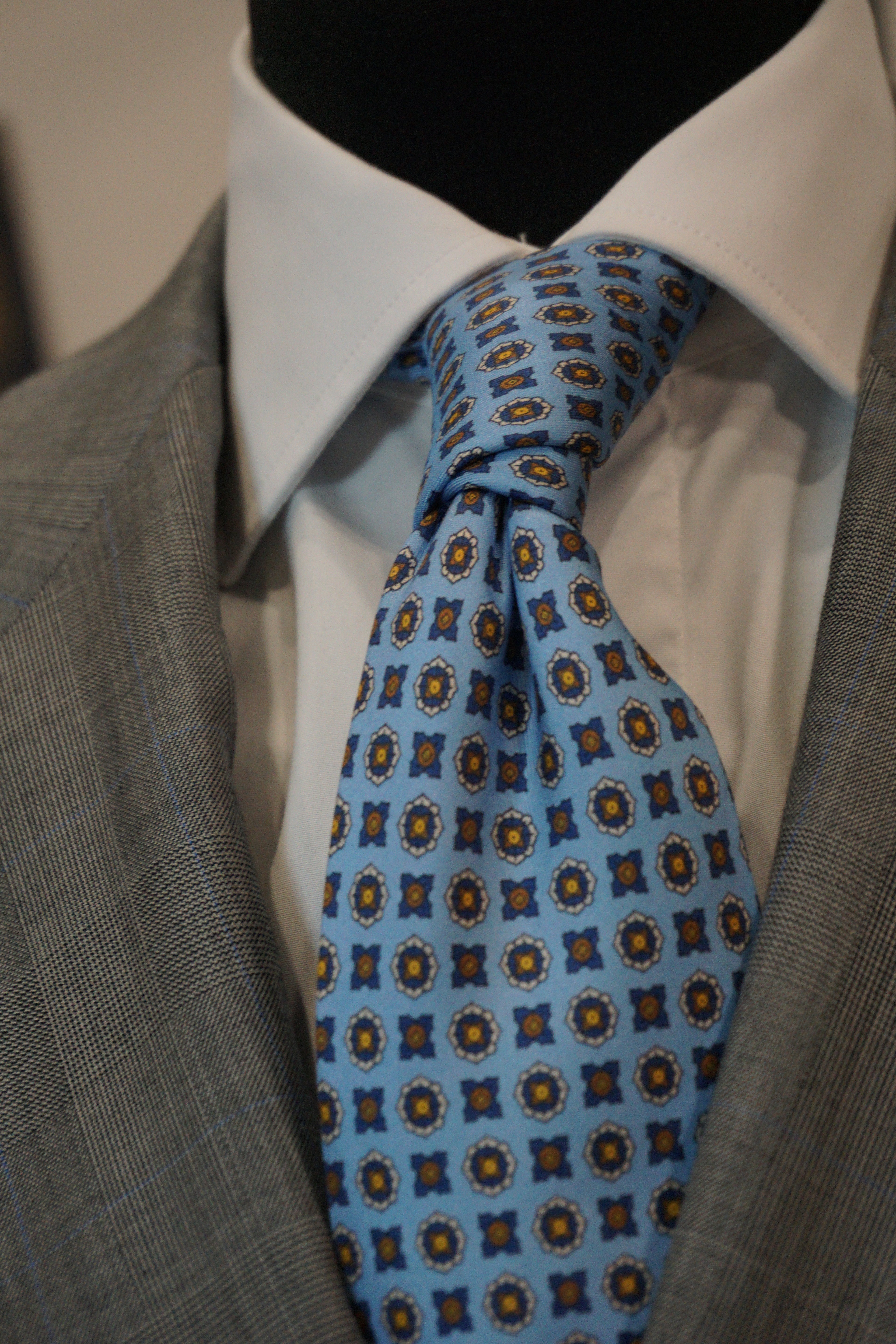 TRAJE PRÍNCIPE DE GALES REDA