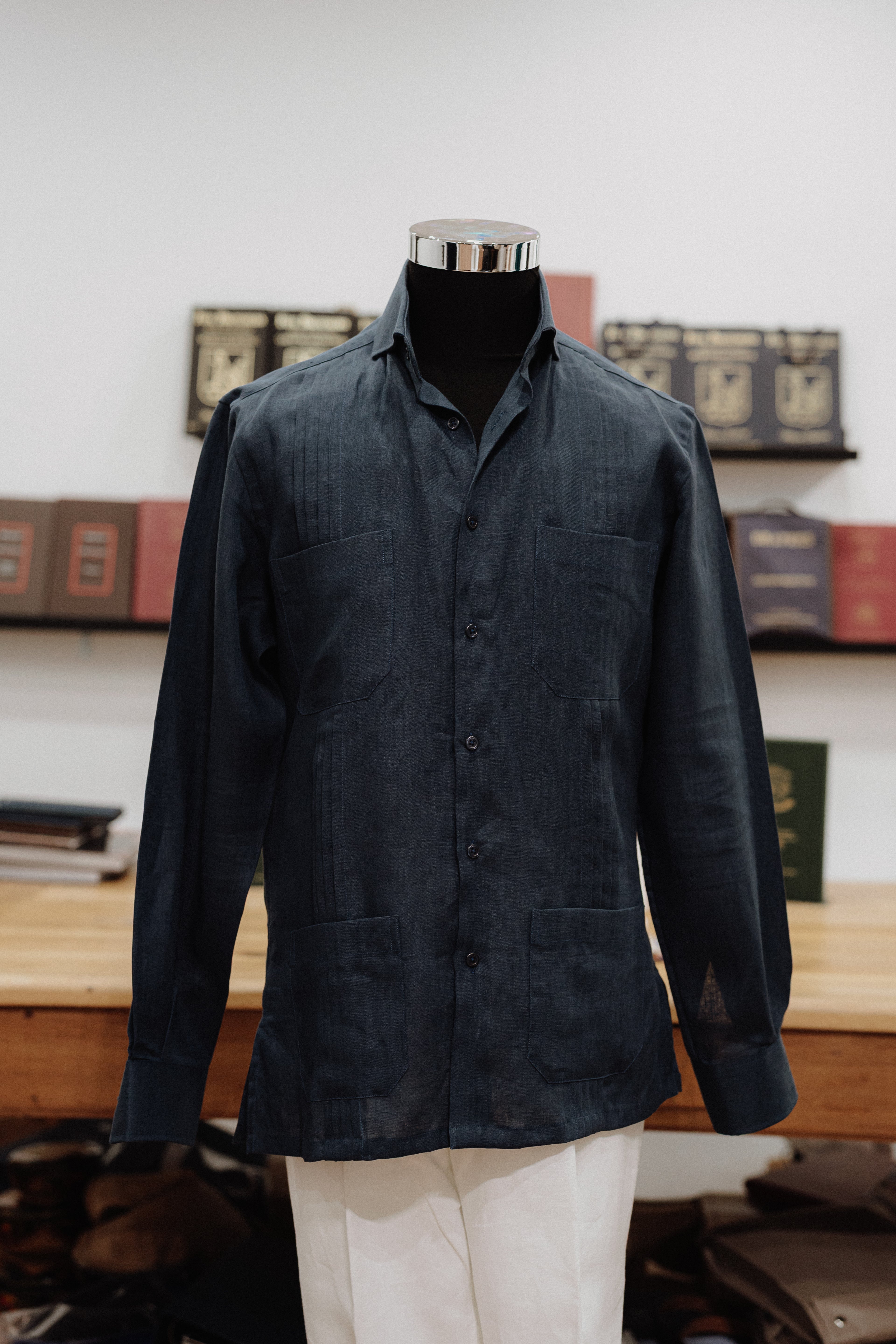 Guayabera Azul Marino en Lino