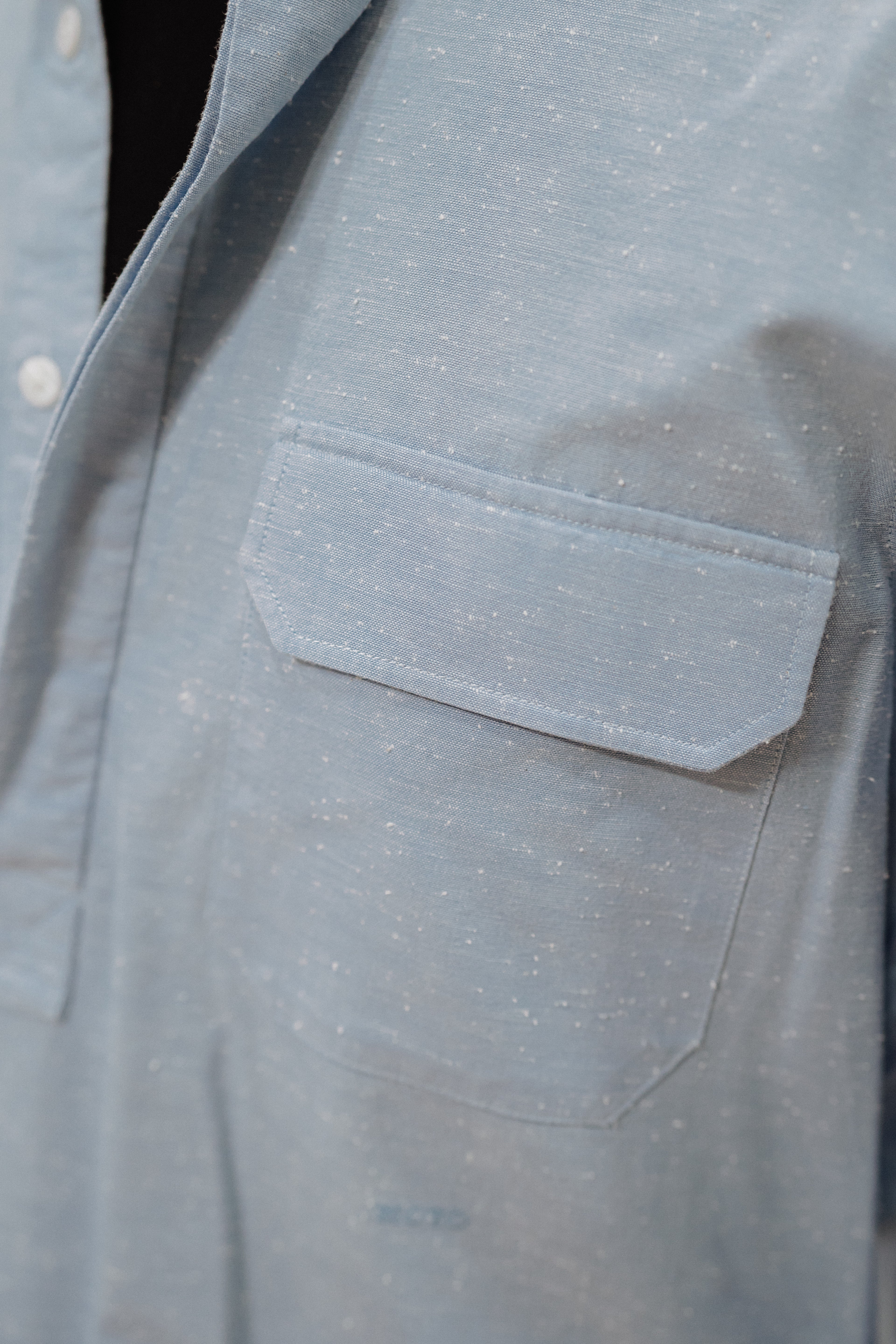Polera Azul Celeste con Bolsillo en Pecho en Algodón