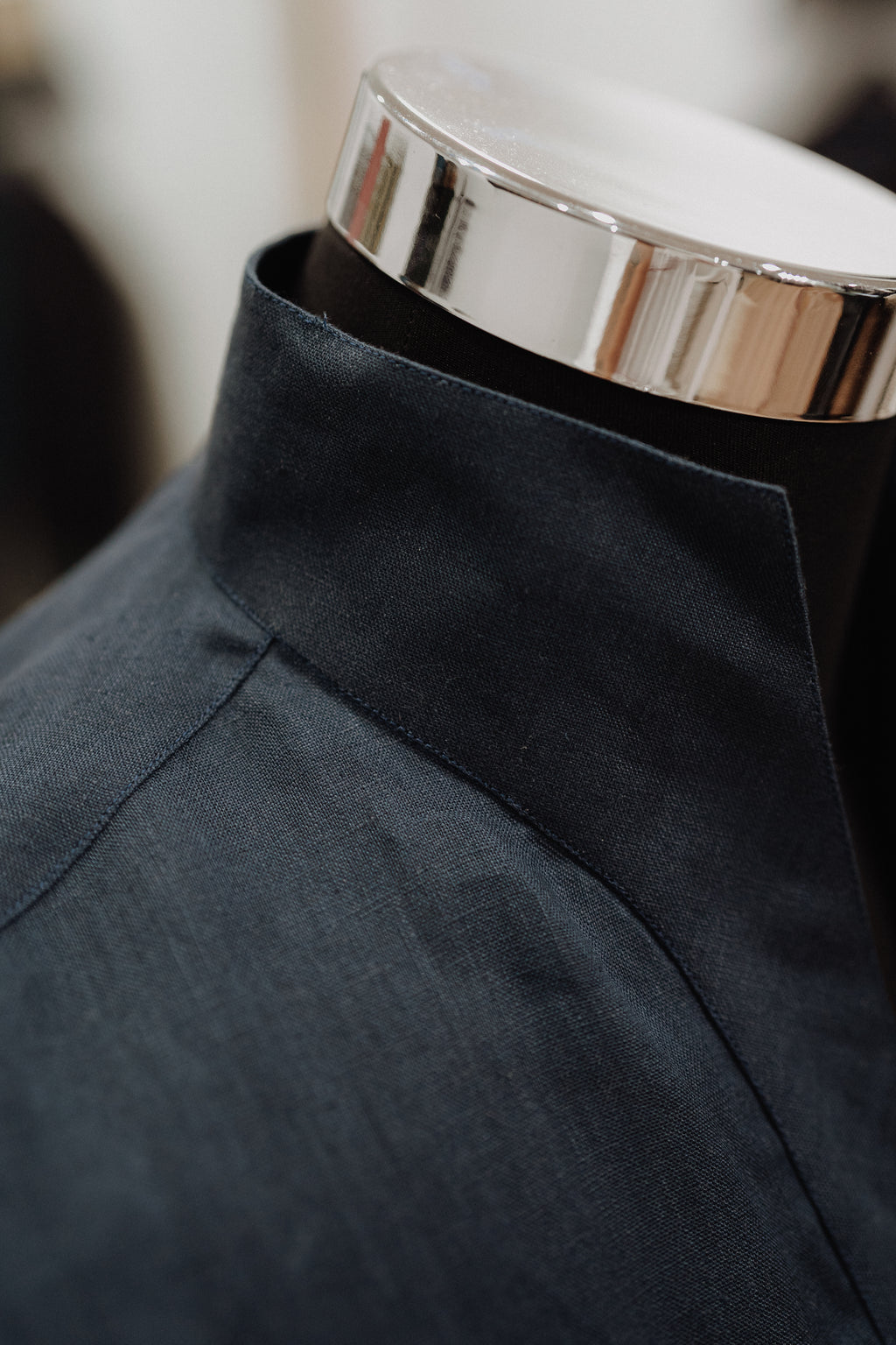 Polera Azul Marino Cuello Chimenea en Algodón