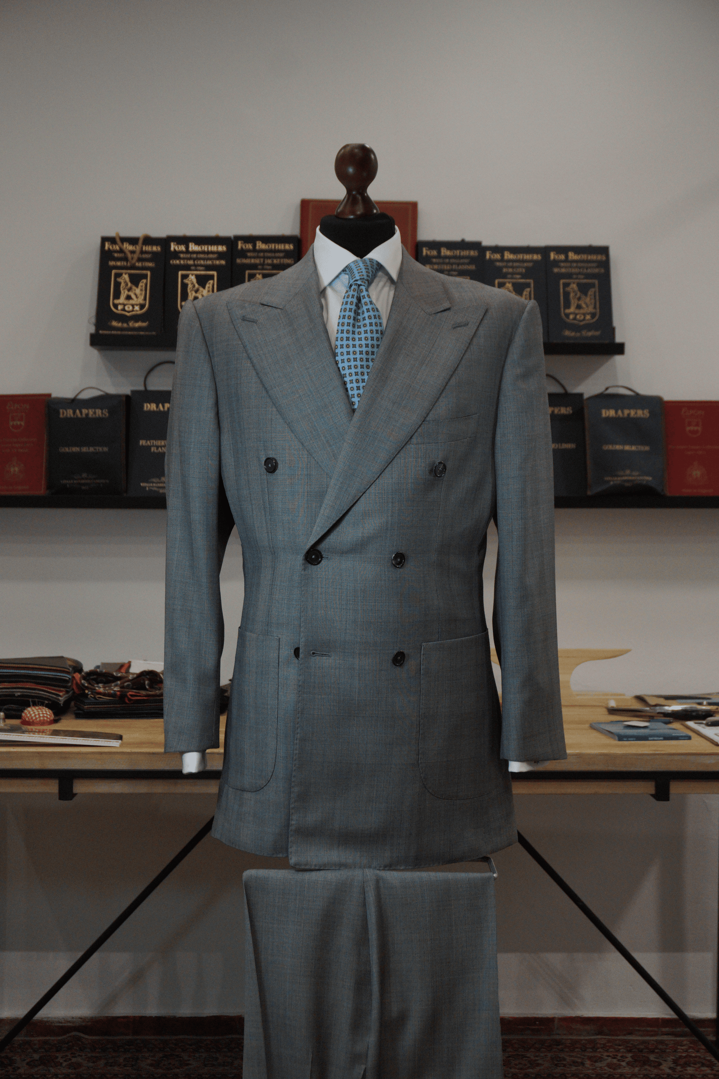 TRAJE PRÍNCIPE DE GALES REDA